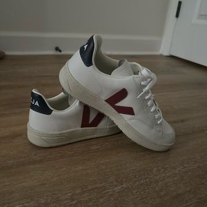 Veja V-12 Navy Red Sneakers | Size 7 (US)
